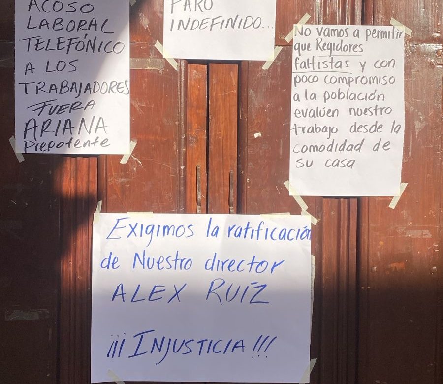 Trabajadores toman la Presidencia de Tabasco y denuncian despidos injustificados