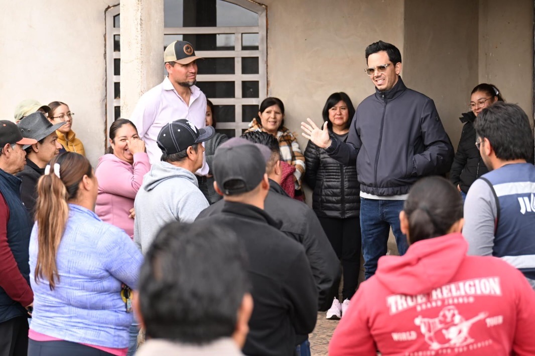 Visita Reyes Mugüerza La Escondida acompañado por el director de la JIAPAZ