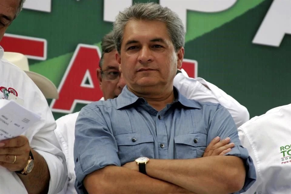 Ordenan a UIF desbloquear cuentas de ex gobernador de Tamaulipas