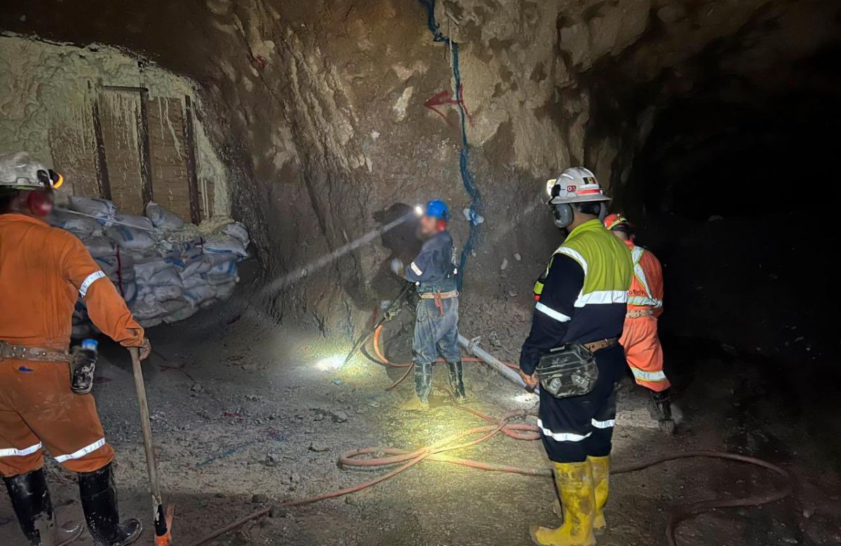 Continúa rescate de 3 mineros en Sinaloa