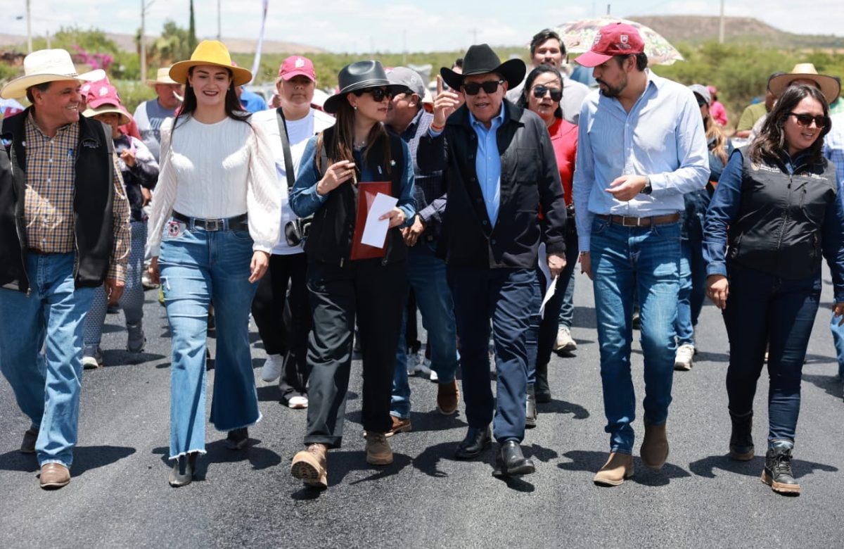 David Monreal supervisa rehabilitación de carretera entre Fresnillo y Valparaíso con inversión de 30 millones